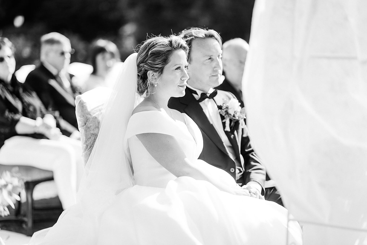 Rebecca Conte Fotografie: Brautpaar bei standesamtlicher Trauung