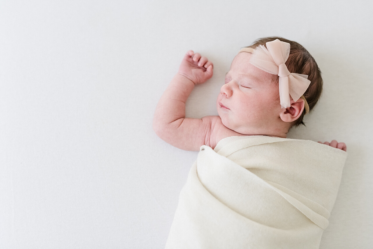 Rebecca Conte Fotografie: Zarte Neugeborenenbilder 25