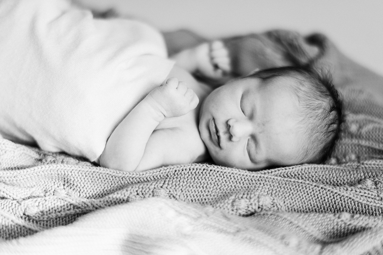 Rebecca Conte Fotograf Stuttgart: schlafendes Neugeborenes